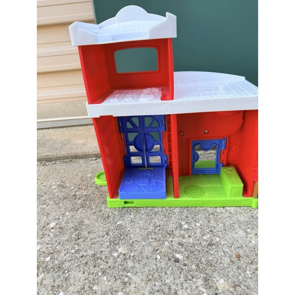 Little People Animal Resuce Adoption Center Vet Hospital Playset by Fisher Price
